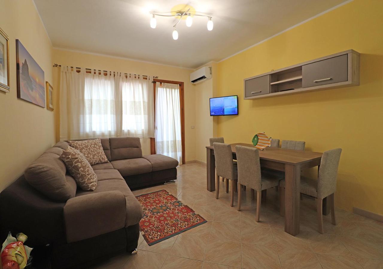 Murphy Holiday Home - Residenza Guardia Vecchia Ла Мадалена Екстериор снимка