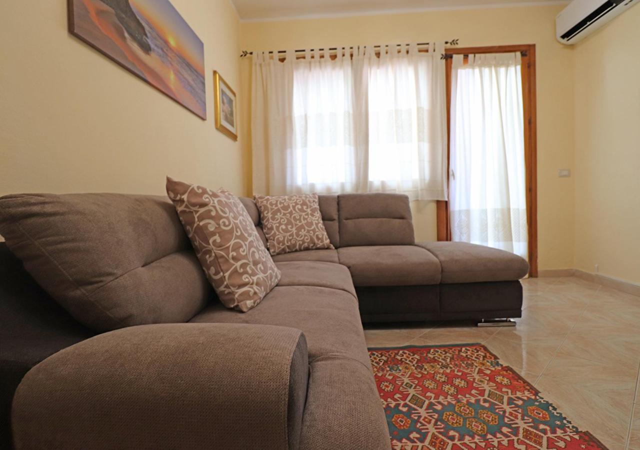 Murphy Holiday Home - Residenza Guardia Vecchia Ла Мадалена Екстериор снимка