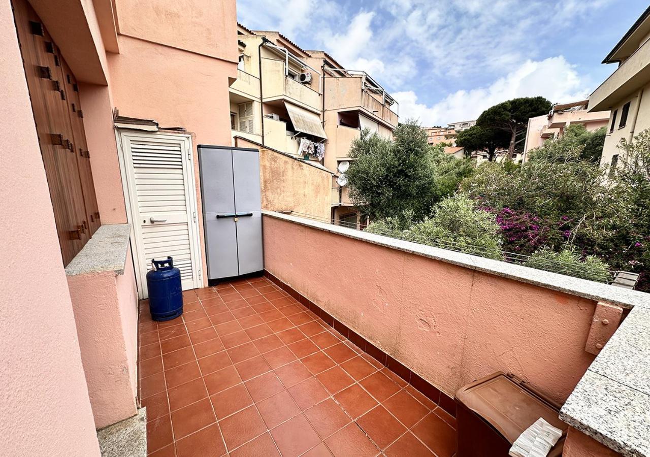 Murphy Holiday Home - Residenza Guardia Vecchia Ла Мадалена Екстериор снимка
